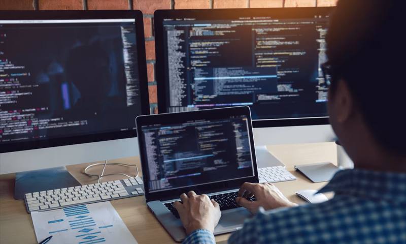 数据科学选型:R与Python如何赋能云溪区网站建设?